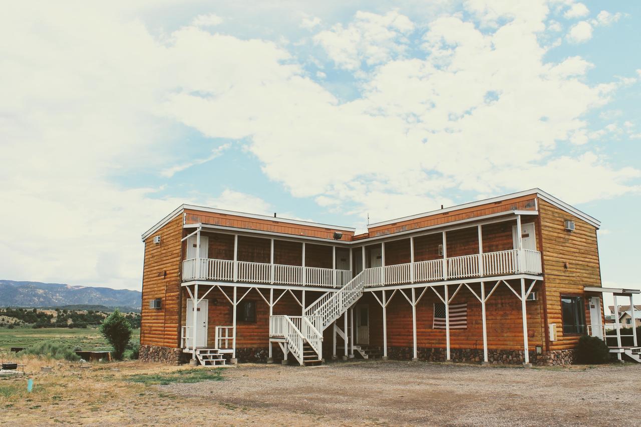 The Riverside Ranch Motel And Rv Park Southern Utah Hatch Bagian luar foto